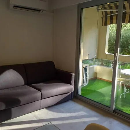Appartement Renovated Apartment, Air-conditioned 5min From Sea Saint-Raphaël