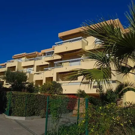 Renovated Apartment, Air-conditioned 5min From Sea Lägenhet