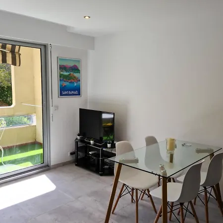 Renovated Apartment, Air-conditioned 5min From Sea * Saint-Raphael (Var)